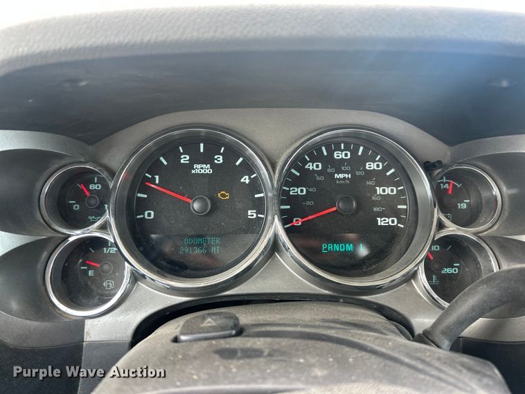 image for item ET6924 2012 GMC Sierra 3500 flatbed pickup truck