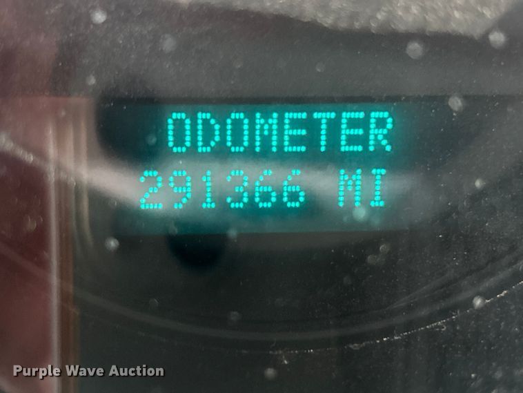 image for item ET6924 2012 GMC Sierra 3500 flatbed pickup truck