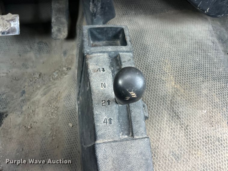 image for item ET6924 2012 GMC Sierra 3500 flatbed pickup truck