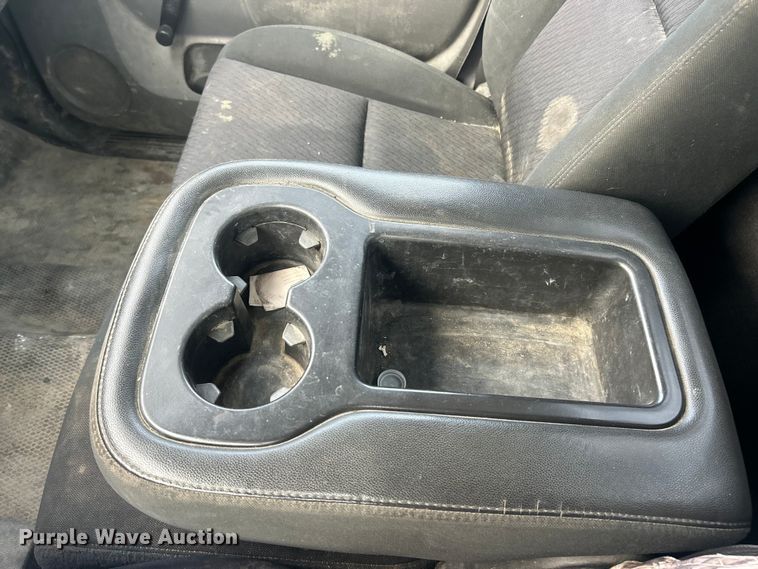 image for item ET6924 2012 GMC Sierra 3500 flatbed pickup truck