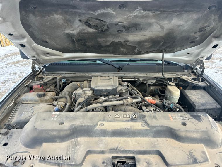 image for item ET6924 2012 GMC Sierra 3500 flatbed pickup truck