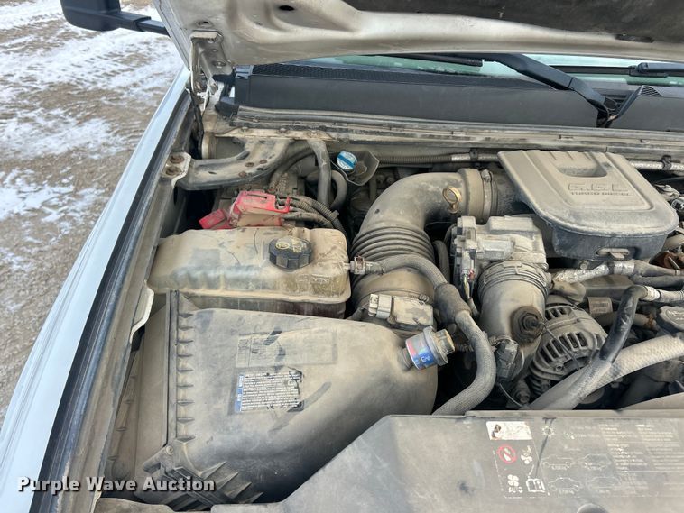 image for item ET6924 2012 GMC Sierra 3500 flatbed pickup truck