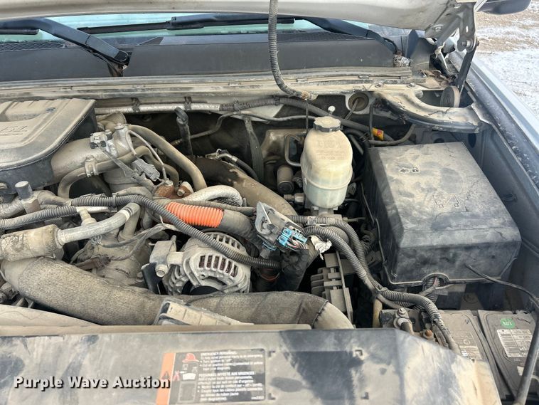 image for item ET6924 2012 GMC Sierra 3500 flatbed pickup truck