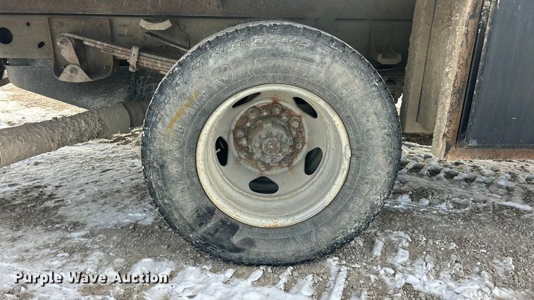 image for item ET6924 2012 GMC Sierra 3500 flatbed pickup truck