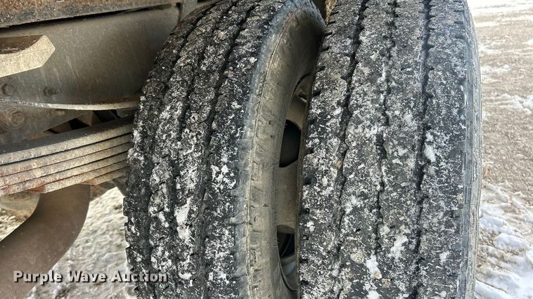 image for item ET6924 2012 GMC Sierra 3500 flatbed pickup truck