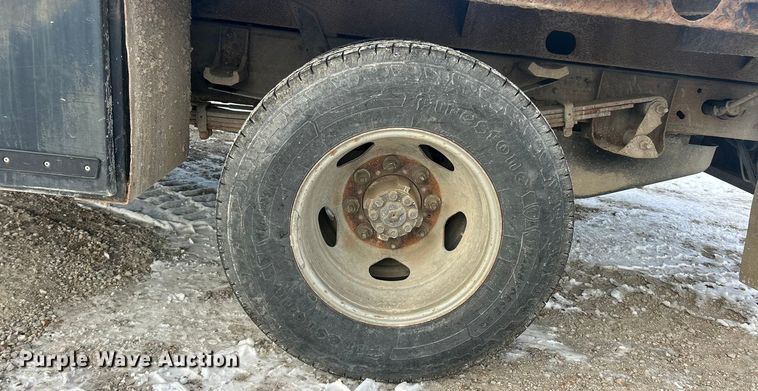 image for item ET6924 2012 GMC Sierra 3500 flatbed pickup truck