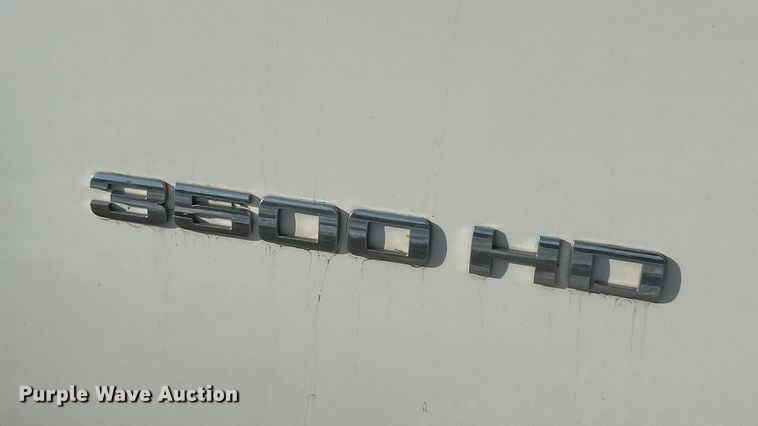 image for item ET6925 2011 Chevrolet Silverado 3500HD Ext. Cab flatbed pickup truck