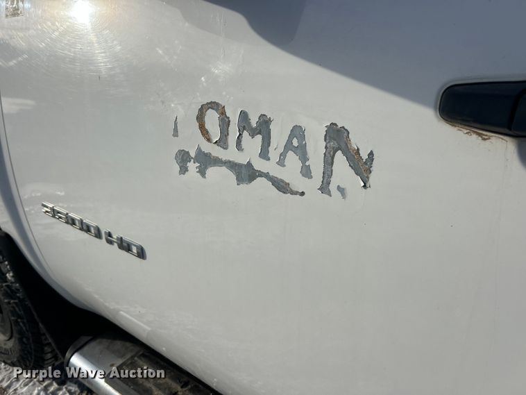 image for item ET6925 2011 Chevrolet Silverado 3500HD Ext. Cab flatbed pickup truck