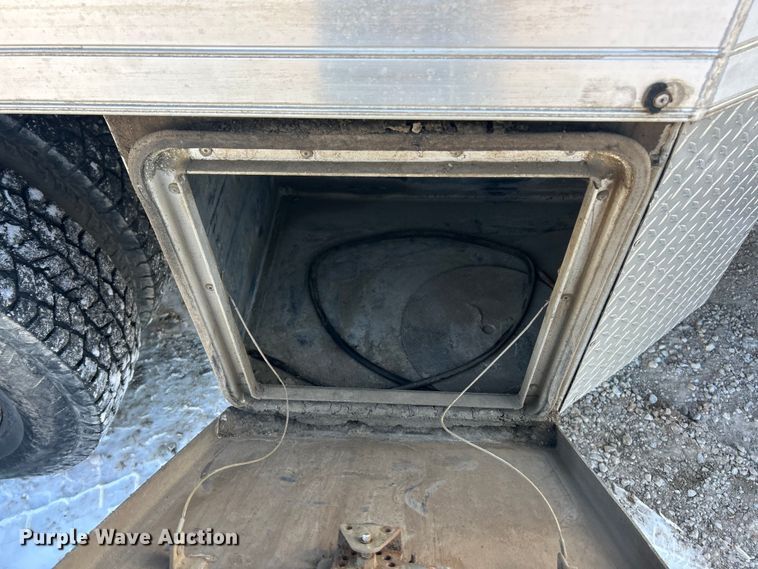 image for item ET6925 2011 Chevrolet Silverado 3500HD Ext. Cab flatbed pickup truck