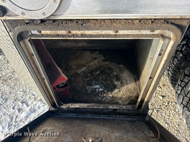 image for item ET6925 2011 Chevrolet Silverado 3500HD Ext. Cab flatbed pickup truck