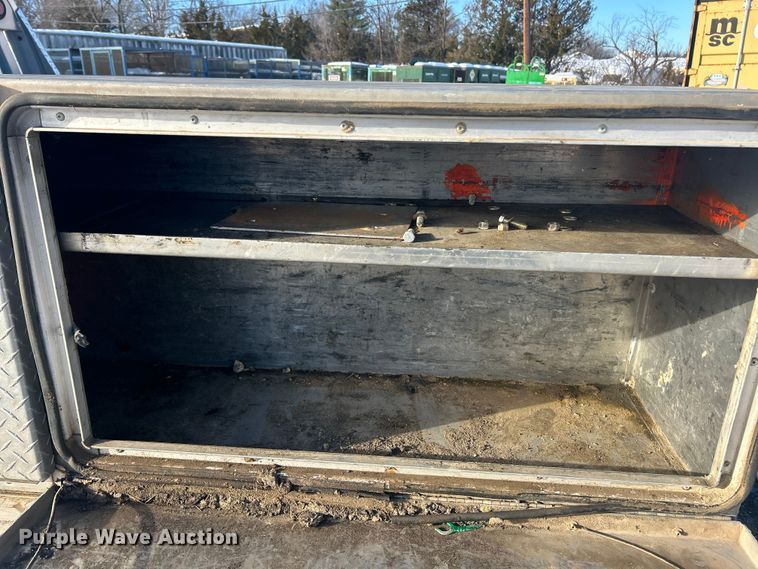 image for item ET6925 2011 Chevrolet Silverado 3500HD Ext. Cab flatbed pickup truck