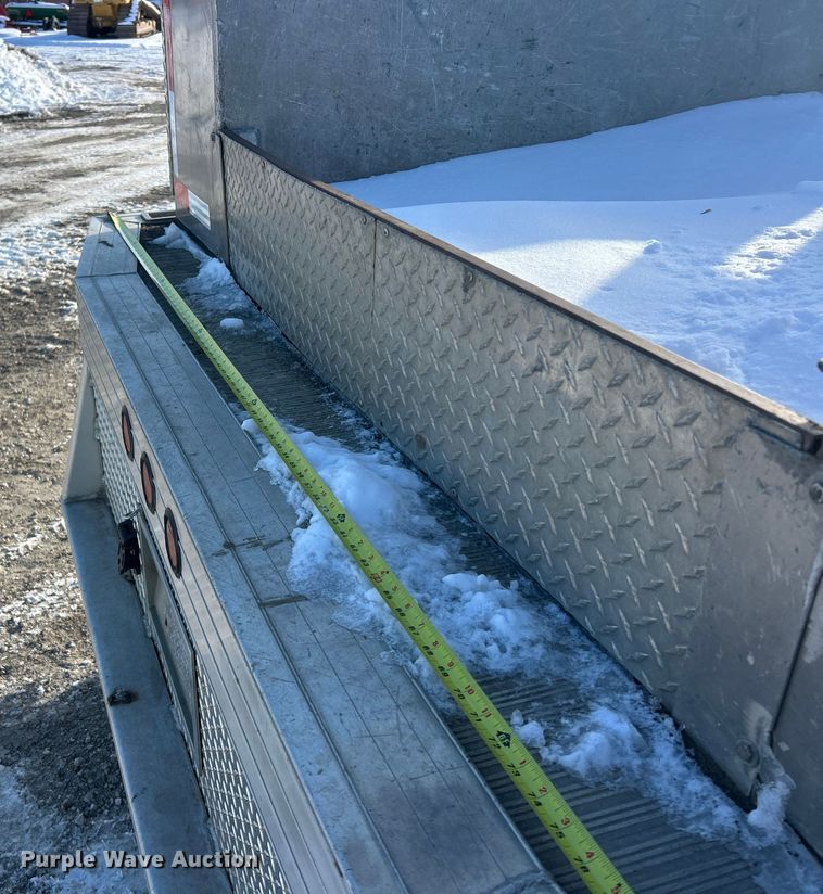 image for item ET6925 2011 Chevrolet Silverado 3500HD Ext. Cab flatbed pickup truck