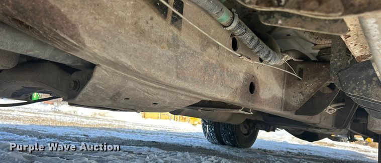 image for item ET6925 2011 Chevrolet Silverado 3500HD Ext. Cab flatbed pickup truck