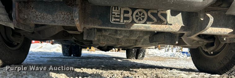 image for item ET6925 2011 Chevrolet Silverado 3500HD Ext. Cab flatbed pickup truck