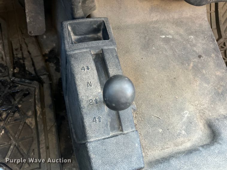 image for item ET6925 2011 Chevrolet Silverado 3500HD Ext. Cab flatbed pickup truck