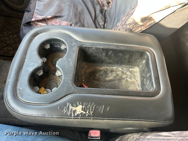 image for item ET6925 2011 Chevrolet Silverado 3500HD Ext. Cab flatbed pickup truck