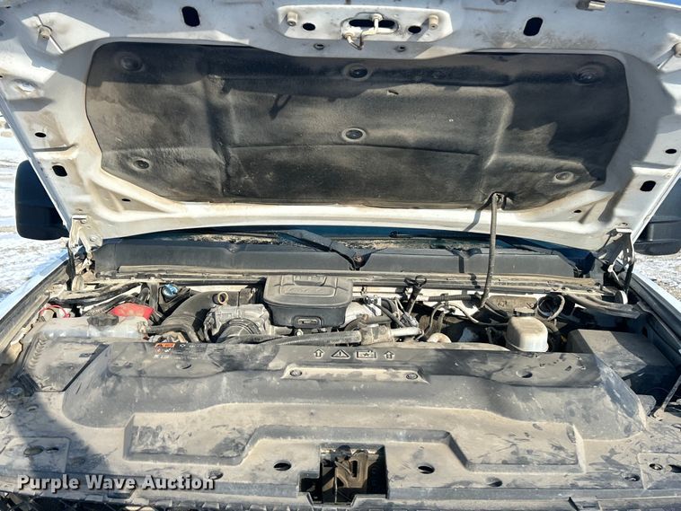 image for item ET6925 2011 Chevrolet Silverado 3500HD Ext. Cab flatbed pickup truck