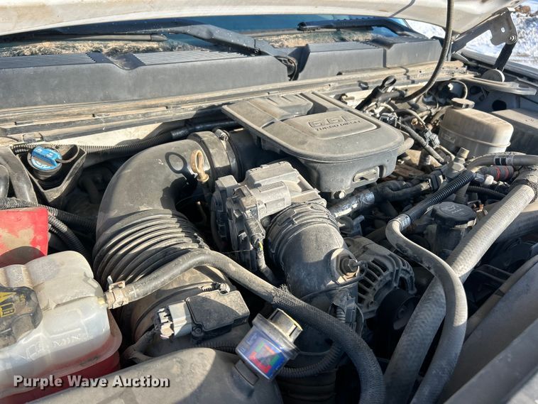 image for item ET6925 2011 Chevrolet Silverado 3500HD Ext. Cab flatbed pickup truck