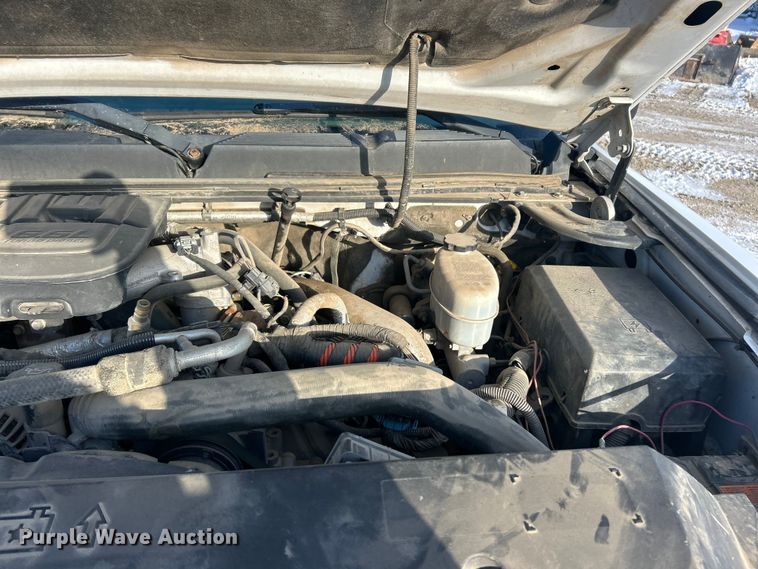 image for item ET6925 2011 Chevrolet Silverado 3500HD Ext. Cab flatbed pickup truck