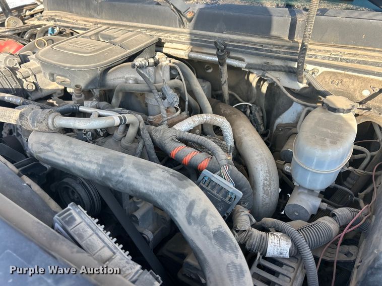 image for item ET6925 2011 Chevrolet Silverado 3500HD Ext. Cab flatbed pickup truck