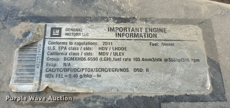 image for item ET6925 2011 Chevrolet Silverado 3500HD Ext. Cab flatbed pickup truck