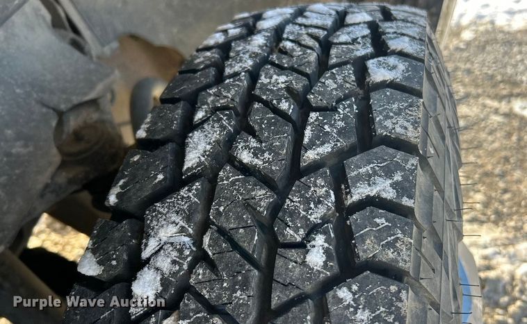 image for item ET6925 2011 Chevrolet Silverado 3500HD Ext. Cab flatbed pickup truck