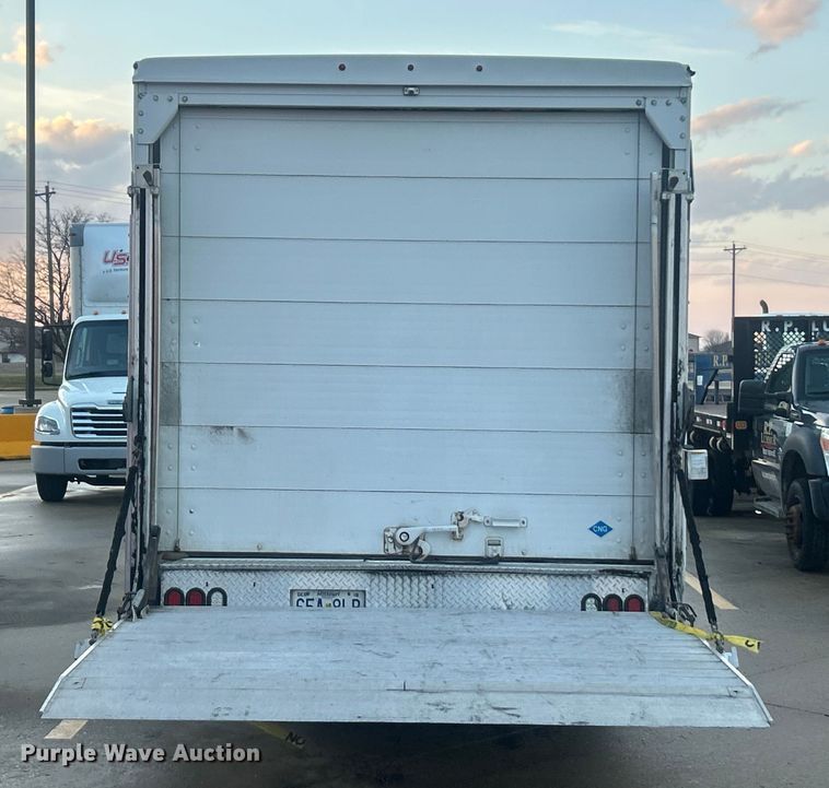 image for item ET6935 2015 Freightliner MT45 delivery truck