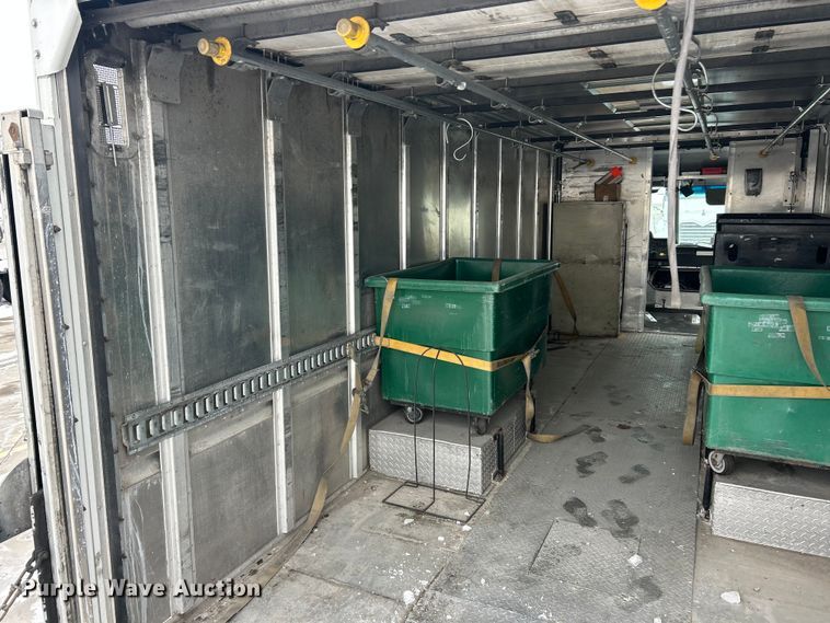 image for item ET6935 2015 Freightliner MT45 delivery truck