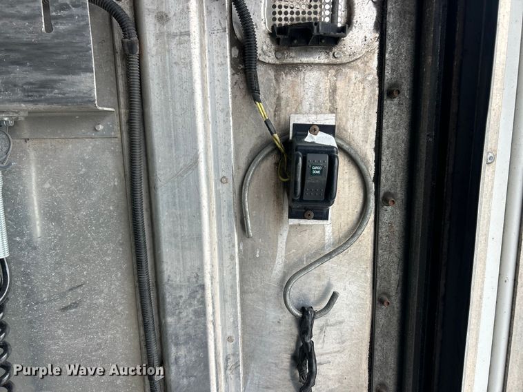 image for item ET6935 2015 Freightliner MT45 delivery truck