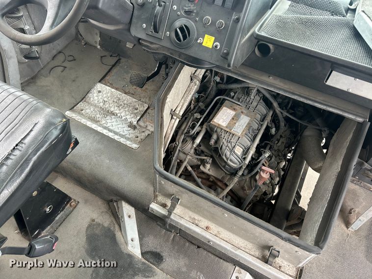 image for item ET6935 2015 Freightliner MT45 delivery truck