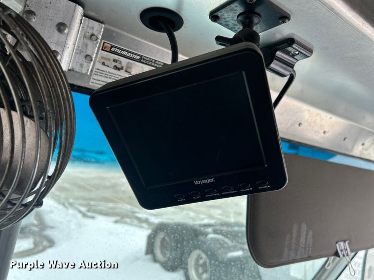 image for item ET6935 2015 Freightliner MT45 delivery truck