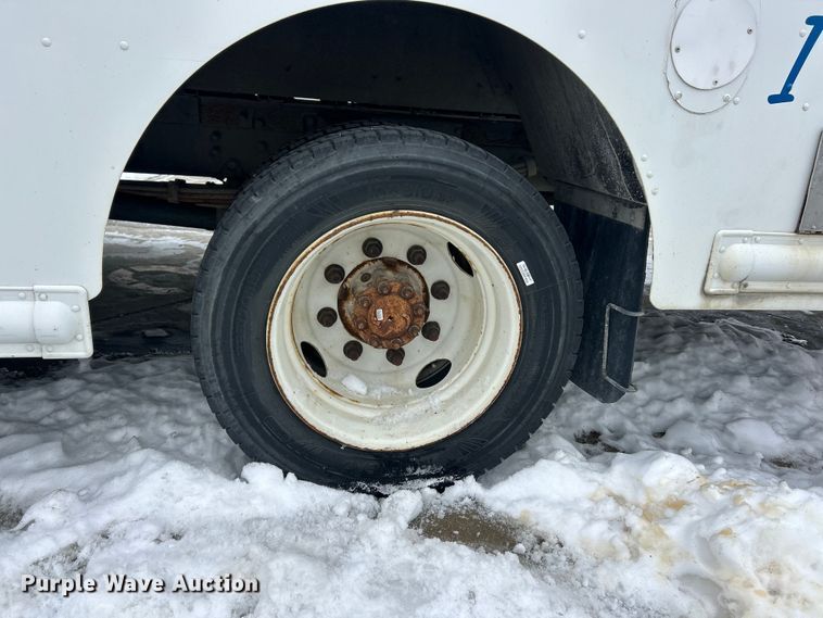 image for item ET6935 2015 Freightliner MT45 delivery truck