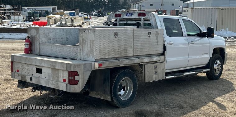 image for item ET6936 2019 Chevrolet Silverado 3500HD Crew Cab flatbed pickup truck