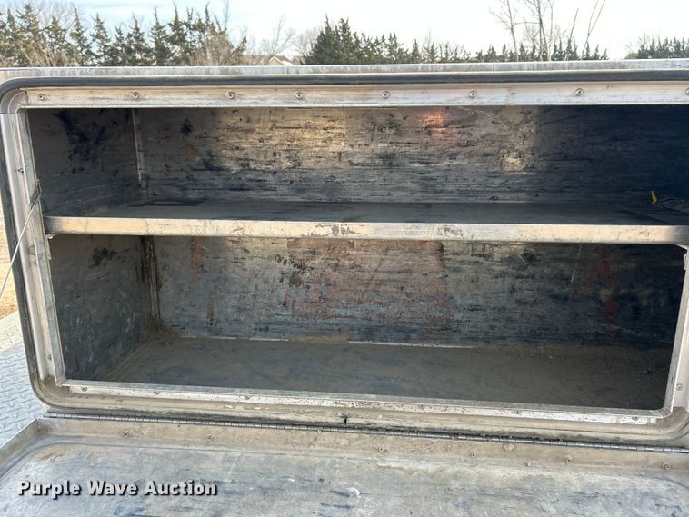 image for item ET6936 2019 Chevrolet Silverado 3500HD Crew Cab flatbed pickup truck