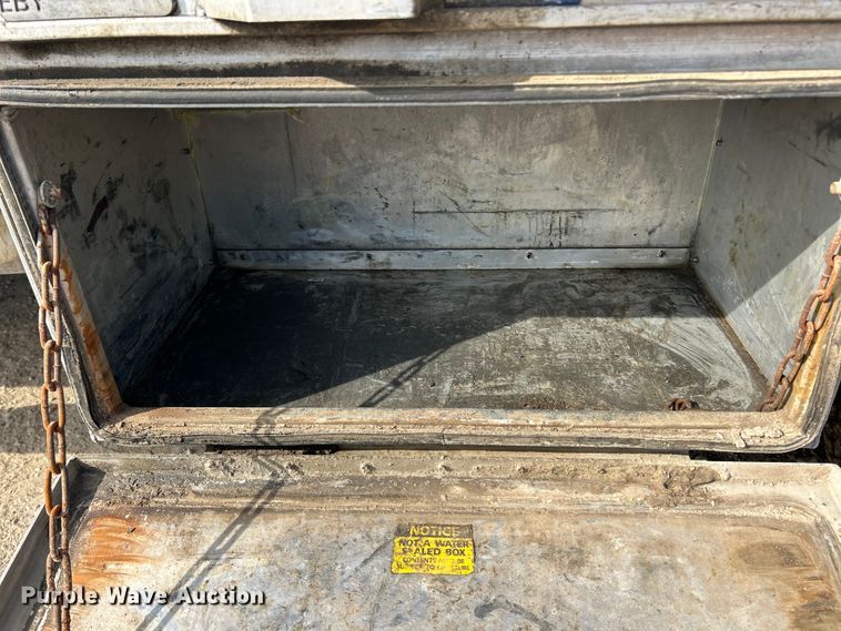 image for item ET6936 2019 Chevrolet Silverado 3500HD Crew Cab flatbed pickup truck