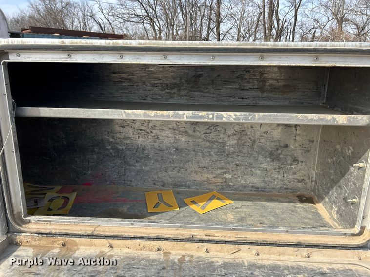 image for item ET6936 2019 Chevrolet Silverado 3500HD Crew Cab flatbed pickup truck