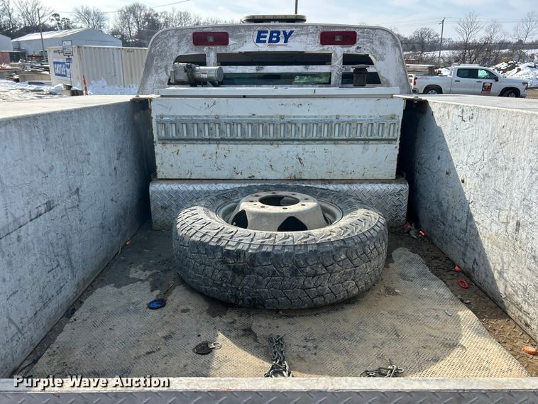 image for item ET6936 2019 Chevrolet Silverado 3500HD Crew Cab flatbed pickup truck