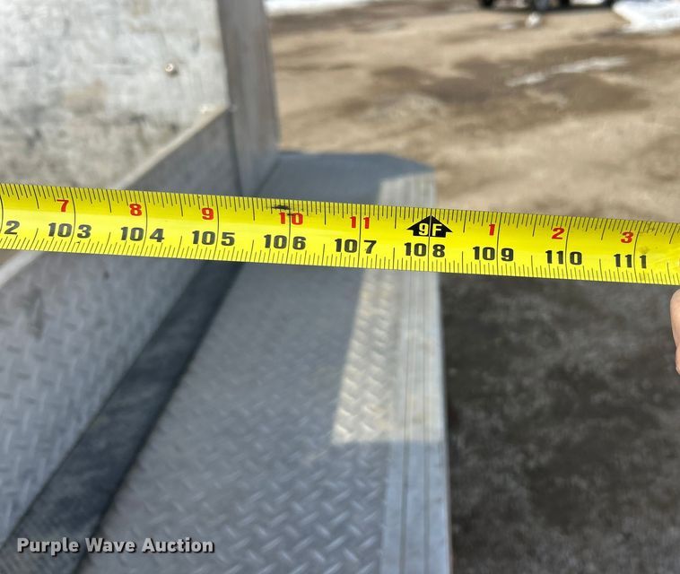 image for item ET6936 2019 Chevrolet Silverado 3500HD Crew Cab flatbed pickup truck