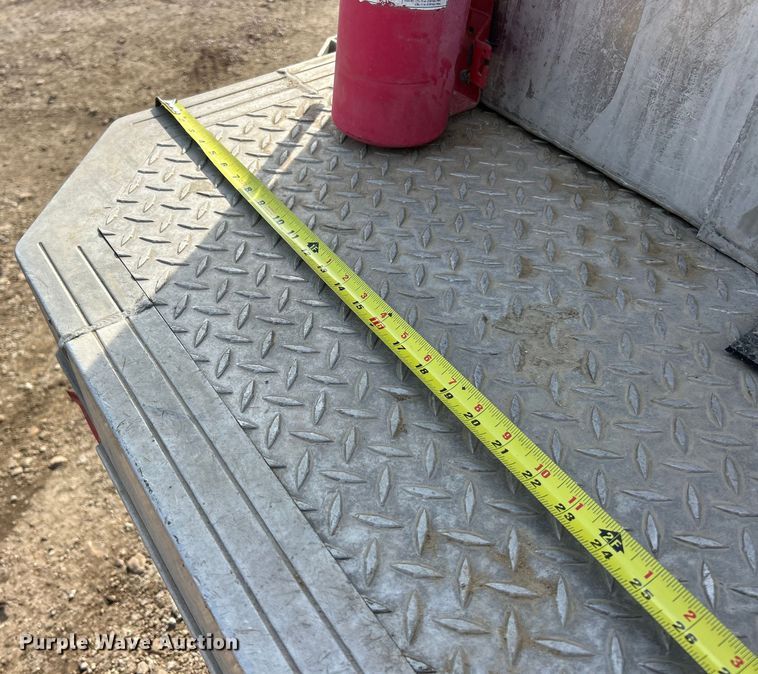 image for item ET6936 2019 Chevrolet Silverado 3500HD Crew Cab flatbed pickup truck