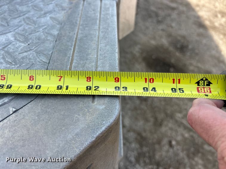 image for item ET6936 2019 Chevrolet Silverado 3500HD Crew Cab flatbed pickup truck