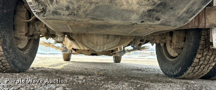 image for item ET6936 2019 Chevrolet Silverado 3500HD Crew Cab flatbed pickup truck