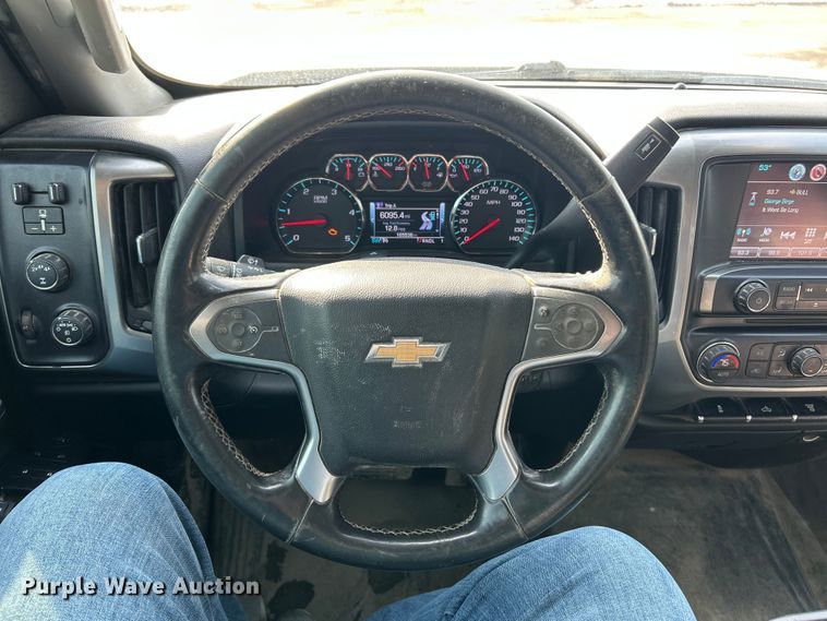 image for item ET6936 2019 Chevrolet Silverado 3500HD Crew Cab flatbed pickup truck