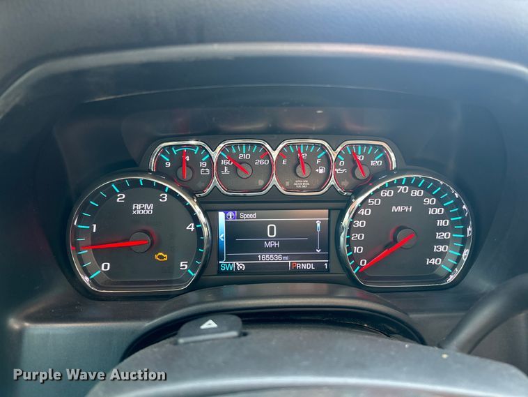 image for item ET6936 2019 Chevrolet Silverado 3500HD Crew Cab flatbed pickup truck