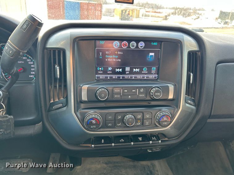 image for item ET6936 2019 Chevrolet Silverado 3500HD Crew Cab flatbed pickup truck