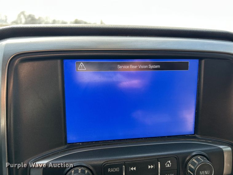 image for item ET6936 2019 Chevrolet Silverado 3500HD Crew Cab flatbed pickup truck