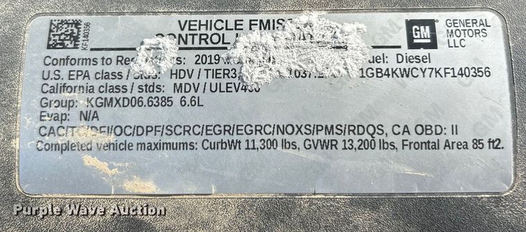 image for item ET6936 2019 Chevrolet Silverado 3500HD Crew Cab flatbed pickup truck