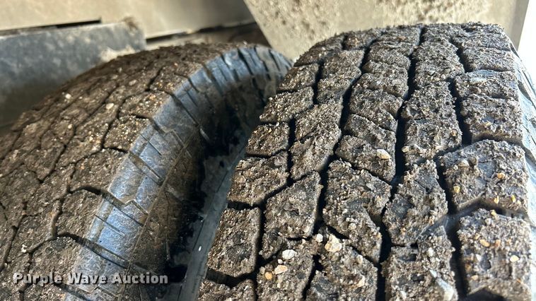 image for item ET6936 2019 Chevrolet Silverado 3500HD Crew Cab flatbed pickup truck