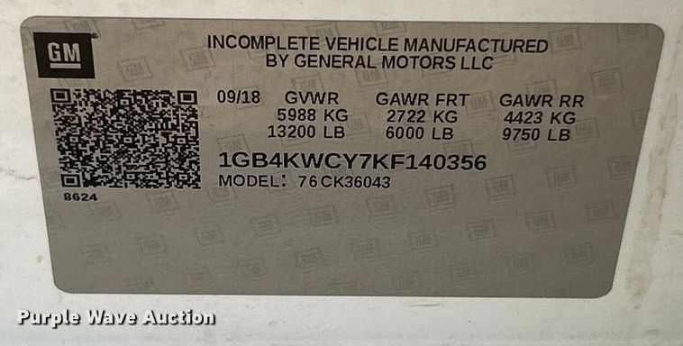 image for item ET6936 2019 Chevrolet Silverado 3500HD Crew Cab flatbed pickup truck