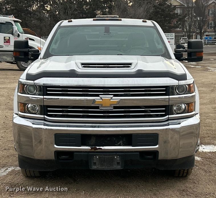 image for item ET6953 2018 Chevrolet Silverado 3500HD Crew Cab dump flatbed pickup truck