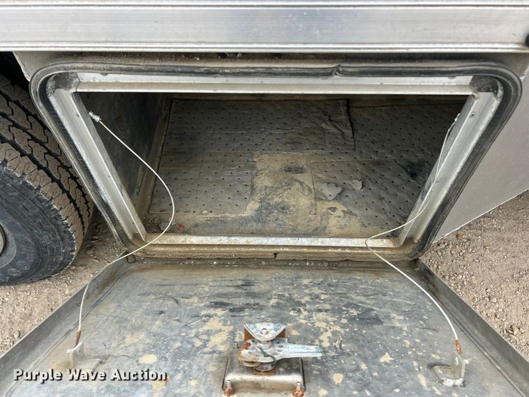 image for item ET6953 2018 Chevrolet Silverado 3500HD Crew Cab dump flatbed pickup truck